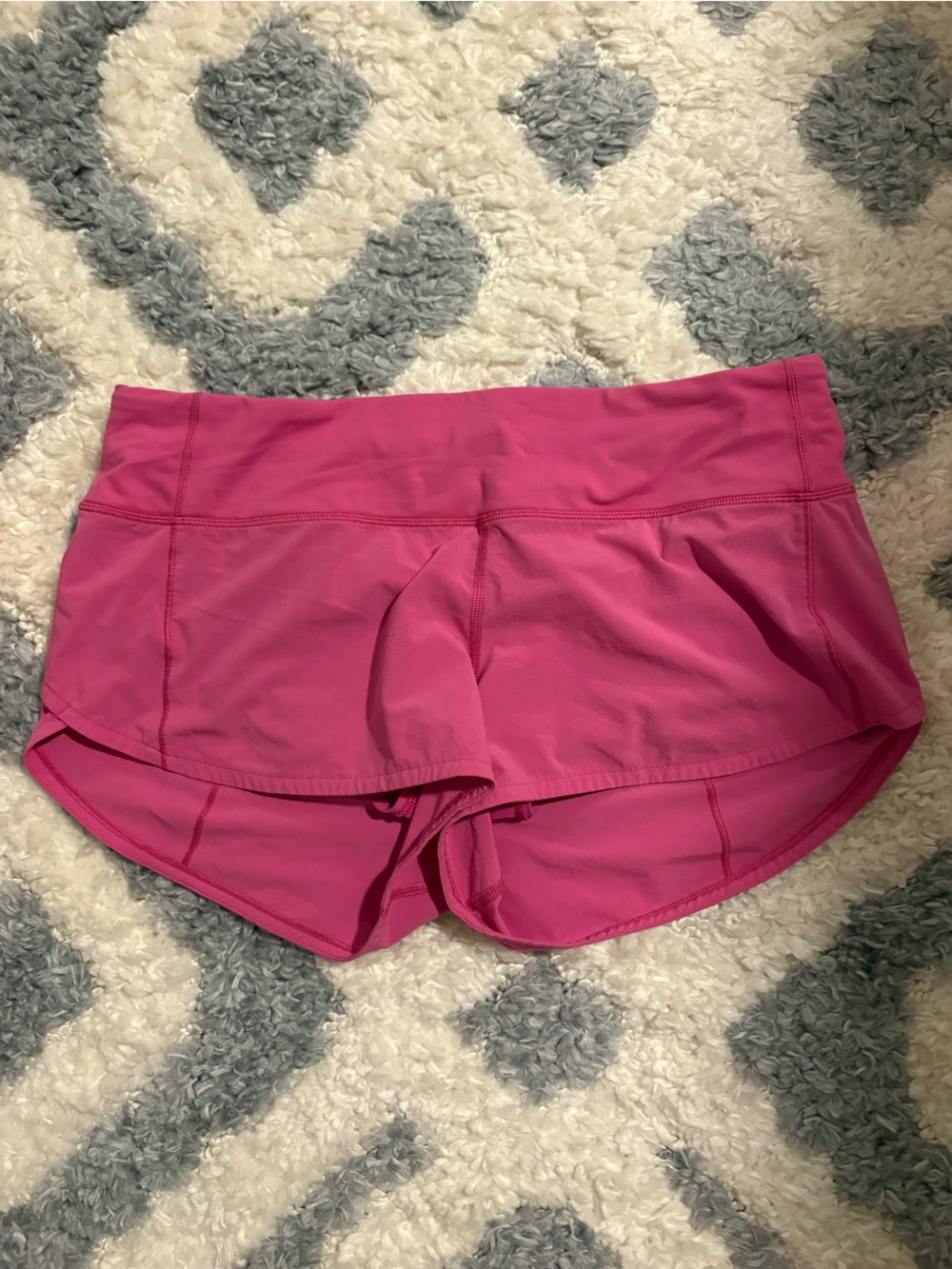 Women’s Lulu shorts, length 2.5